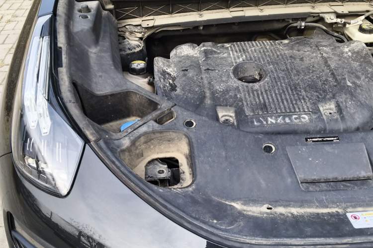 Used Lynk & Co 01 2021 2.0TD Four-Wheel Drive Dark Night Edition Engine Bay Right
