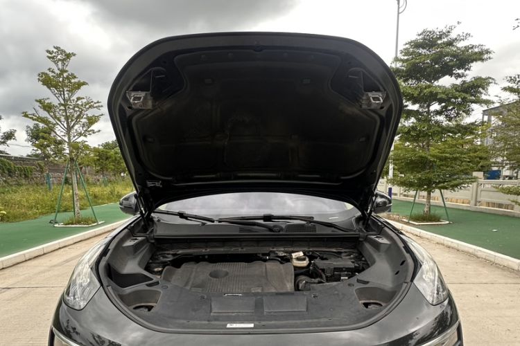 Used Lynk & Co 01 2021 2.0TD Two-Wheel-Drive Pro Trim Engine Bay