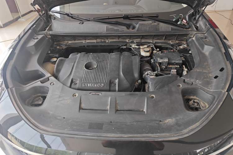 Used Lynk & Co 01 2021 2.0TD Two-Wheel-Drive Pro Trim Engine Bay
