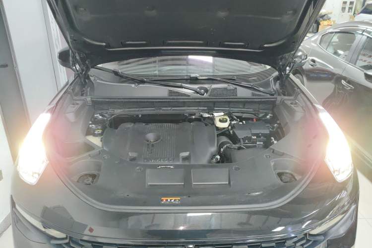 Used Lynk & Co 01 2021 2.0TD Two-Wheel-Drive Pro Trim Engine Bay