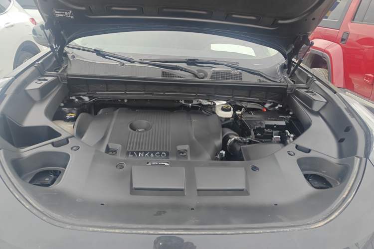 Used Lynk & Co 01 2021 2.0TD Two-Wheel-Drive Pro Trim Engine Bay