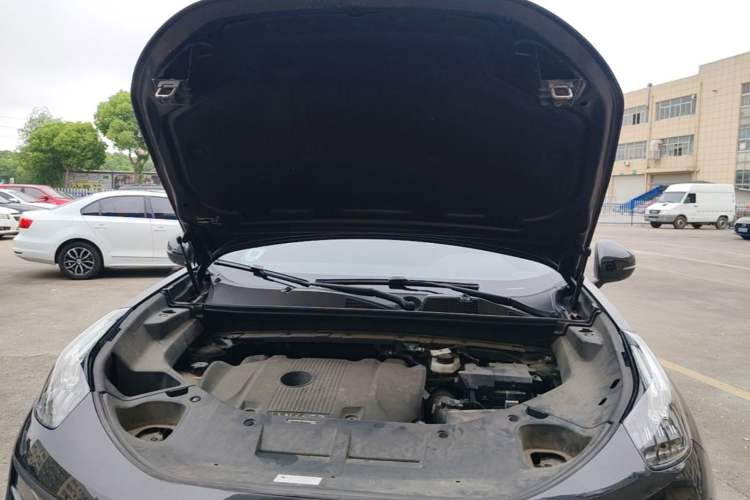 Used Lynk & Co 01 2021 2.0TD Four-Wheel Drive Dark Night Edition Engine Bay