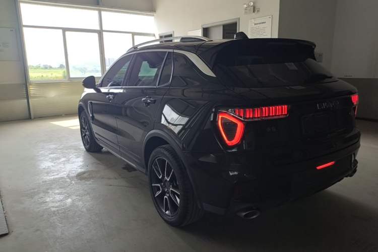 Used Lynk & Co 01 2021 2.0TD Two-Wheel-Drive Pro Trim Exterior 2