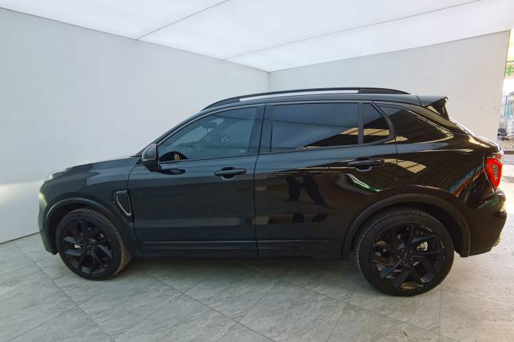 Used Lynk & Co 01 2021 2.0TD Four-Wheel Drive Dark Night Edition Exterior 3