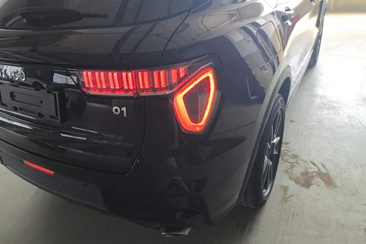 Used Lynk & Co 01 2021 2.0TD Two-Wheel-Drive Pro Trim Exterior 3