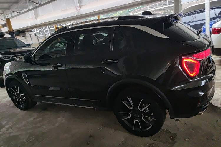 Used Lynk & Co 01 2021 2.0TD Two-Wheel-Drive Pro Trim Exterior 3