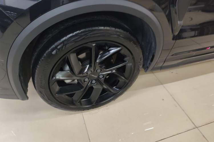 Used Lynk & Co 01 2021 2.0TD Four-Wheel Drive Dark Night Edition Exterior 4