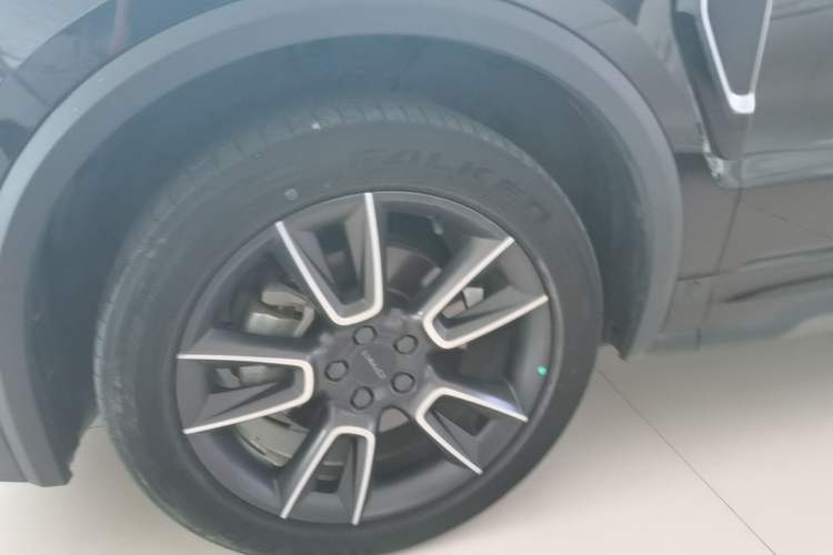 Used Lynk & Co 01 2021 2.0TD Two-Wheel-Drive Pro Trim Exterior 4