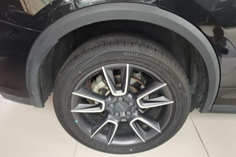 Used Lynk & Co 01 2021 2.0TD Two-Wheel-Drive Pro Trim Exterior 5
