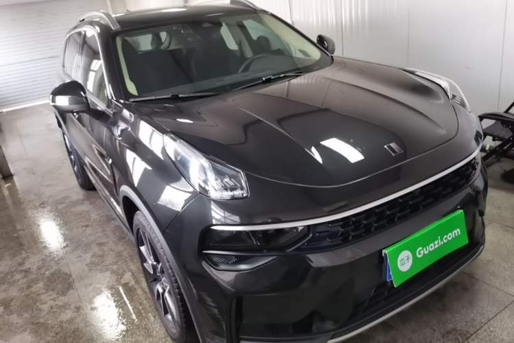 Used Lynk & Co 01 2021 2.0TD Two-Wheel-Drive Pro Trim Front Right 45 Deg