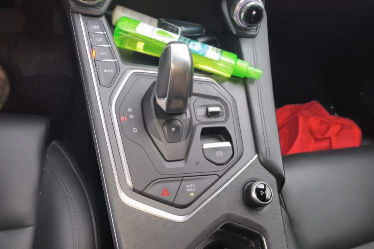 Used Lynk & Co 01 2021 2.0TD Two-Wheel-Drive Pro Trim Gear Lever