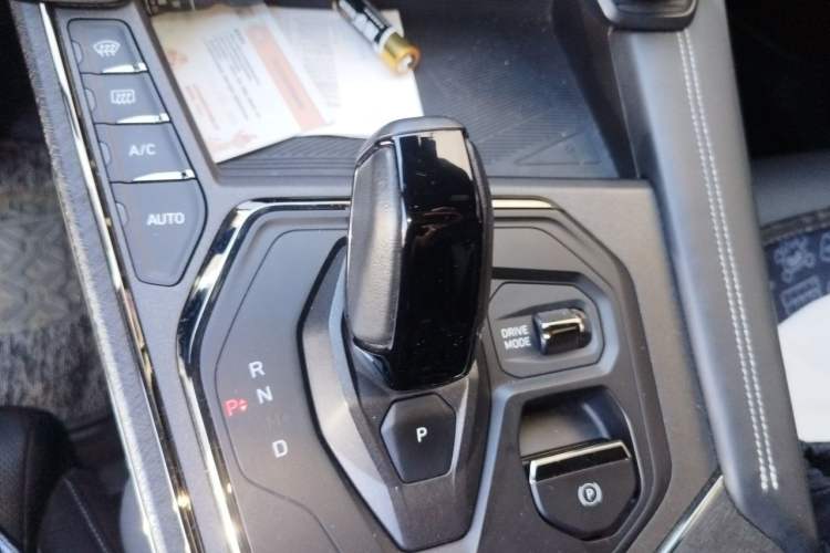 Used Lynk & Co 01 2021 2.0TD Four-Wheel Drive Dark Night Edition Gear Lever