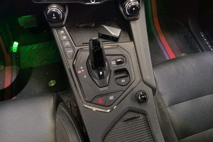 Used Lynk & Co 01 2021 2.0TD Four-Wheel Drive Dark Night Edition Gear Lever
