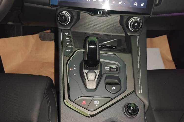 Used Lynk & Co 01 2021 2.0TD Four-Wheel Drive Hype-Halo Gear Lever