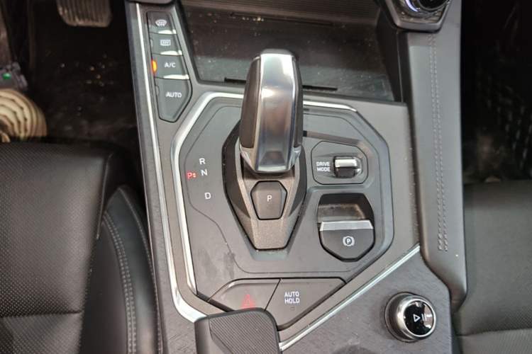 Used Lynk & Co 01 2021 2.0TD Two-Wheel-Drive Pro Trim Gear Lever