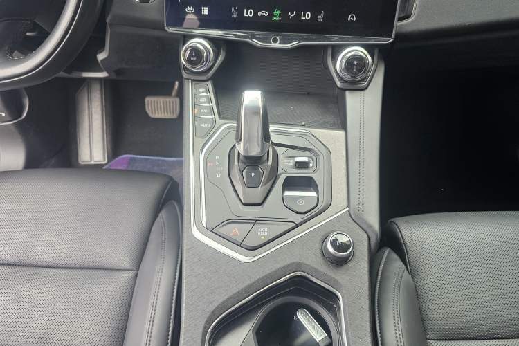 Used Lynk & Co 01 2021 2.0TD Two-Wheel-Drive Pro Trim Gear Lever