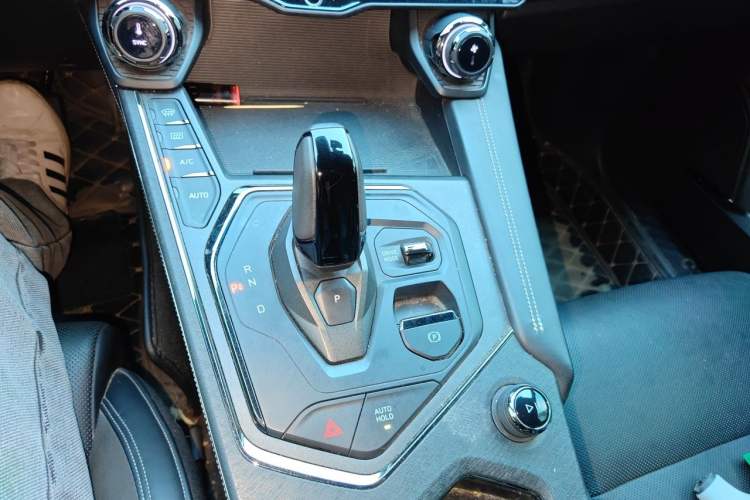 Used Lynk & Co 01 2021 2.0TD Four-Wheel Drive Dark Night Edition Gear Lever