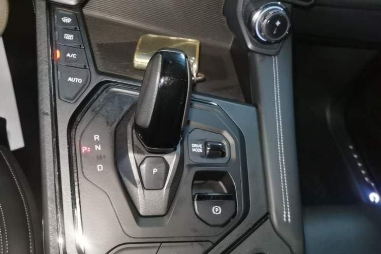Used Lynk & Co 01 2021 2.0TD Four-Wheel Drive Dark Night Edition Gear Lever