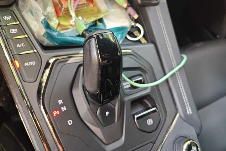 Used Lynk & Co 01 2021 2.0TD Four-Wheel Drive Dark Night Edition Gear Lever
