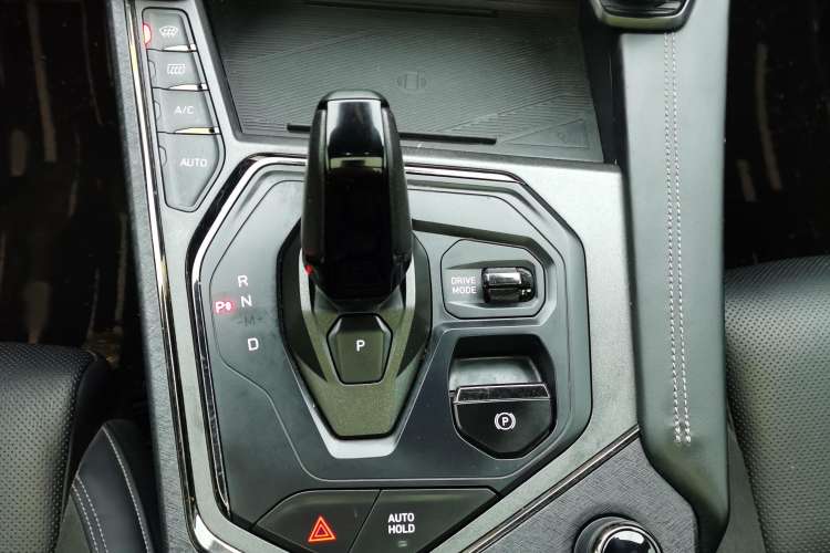 Used Lynk & Co 01 2021 2.0TD Four-Wheel Drive Dark Night Edition Gear Lever