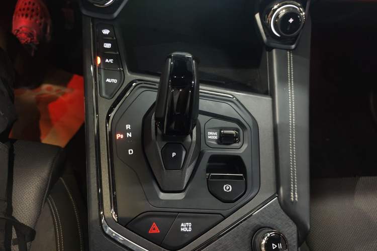 Used Lynk & Co 01 2021 2.0TD Four-Wheel Drive Hype-Halo Gear Lever