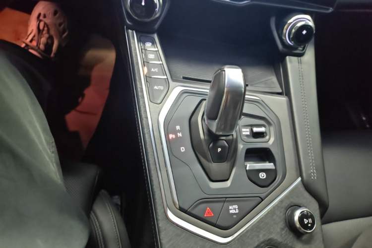 Used Lynk & Co 01 2021 2.0TD Two-Wheel-Drive Pro Trim Gear Lever