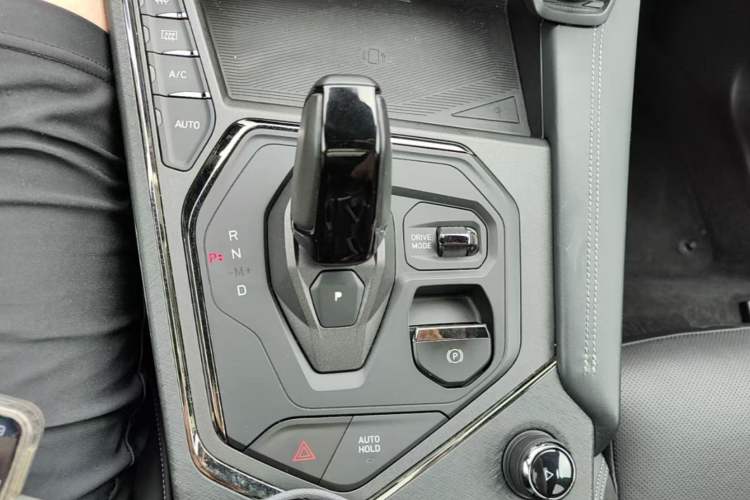 Used Lynk & Co 01 2021 2.0TD Four-Wheel Drive Dark Night Edition Gear Lever