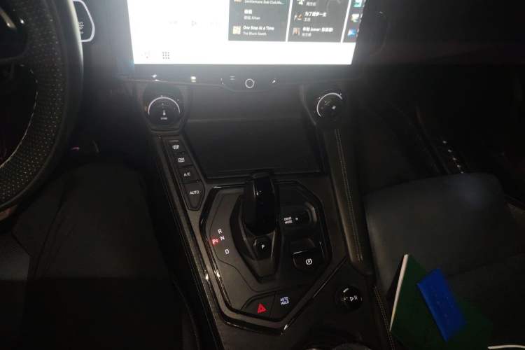 Used Lynk & Co 01 2021 2.0TD Four-Wheel Drive Dark Night Edition Gear Lever