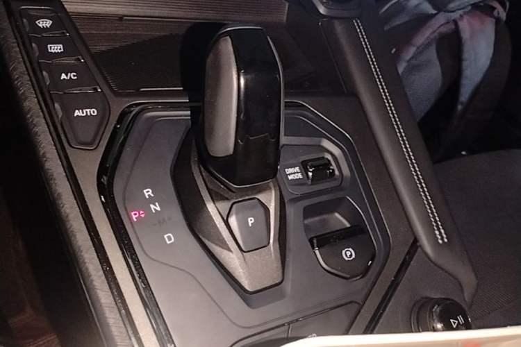 Used Lynk & Co 01 2021 2.0TD Four-Wheel Drive Dark Night Edition Gear Lever