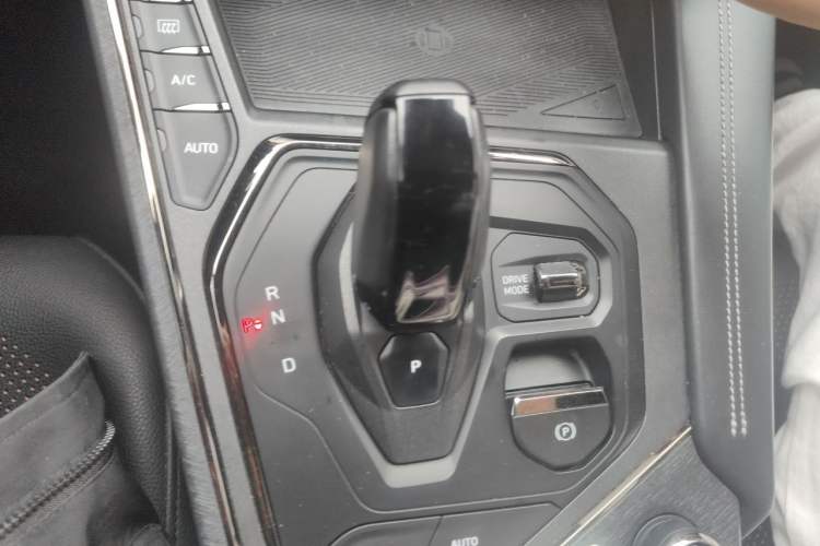 Used Lynk & Co 01 2021 2.0TD Four-Wheel Drive Dark Night Edition Gear Lever
