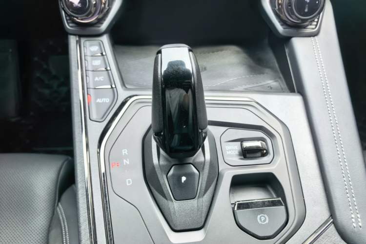 Used Lynk & Co 01 2021 2.0TD Four-Wheel Drive Dark Night Edition Gear Lever