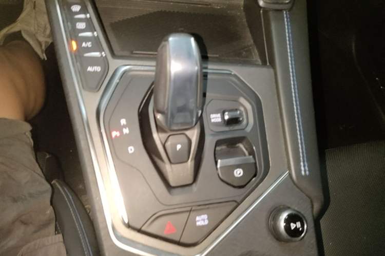 Used Lynk & Co 01 2021 2.0TD Two-Wheel Drive Zhaopu Pro Gear Lever