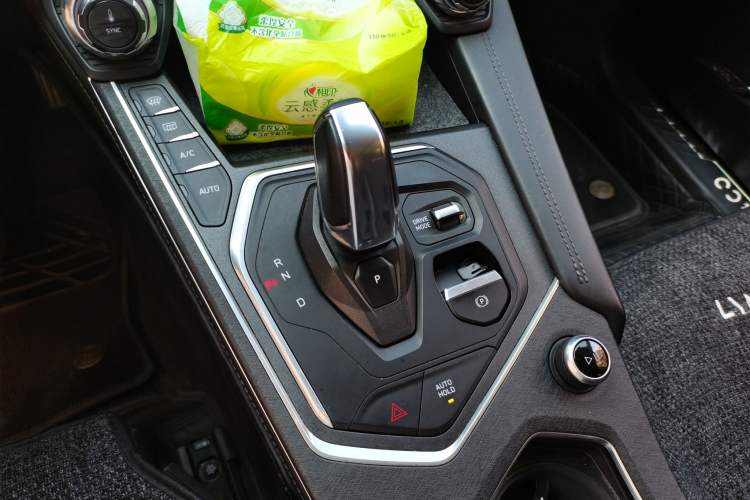 Used Lynk & Co 01 2021 2.0TD Two-Wheel-Drive Pro Trim Gear Lever
