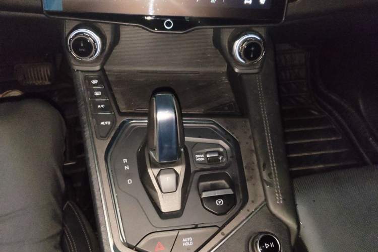 Used Lynk & Co 01 2021 2.0TD Two-Wheel-Drive Pro Trim Gear Lever