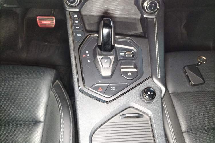 Used Lynk & Co 01 2021 2.0TD Four-Wheel Drive Dark Night Edition Gear Lever
