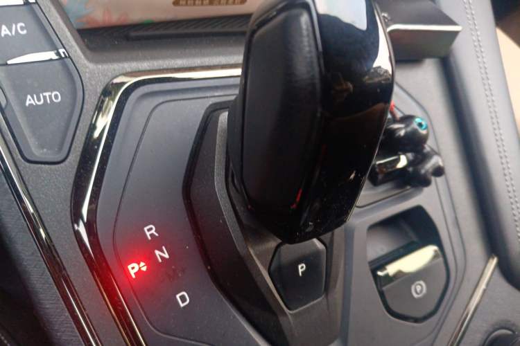 Used Lynk & Co 01 2021 2.0TD Four-Wheel Drive Dark Night Edition Gear Lever