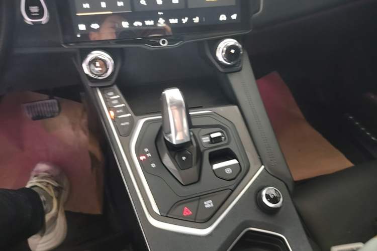 Used Lynk & Co 01 2021 2.0TD Two-Wheel-Drive Pro Trim Gear Lever