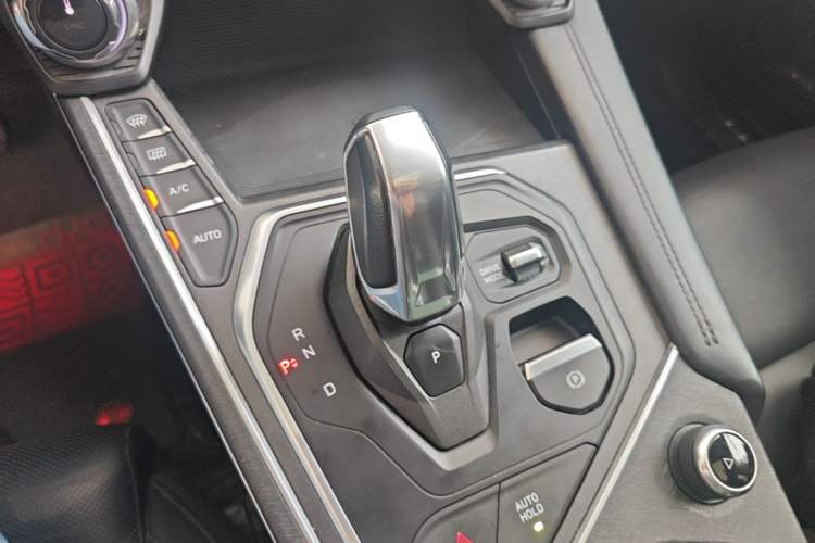 Used Lynk & Co 01 2021 2.0TD Two-Wheel-Drive Pro Trim Gear Lever