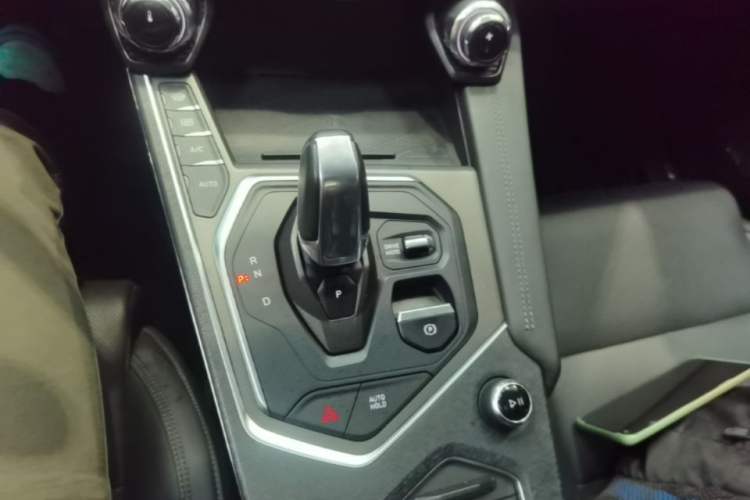 Used Lynk & Co 01 2021 2.0TD Two-Wheel-Drive Pro Trim Gear Lever
