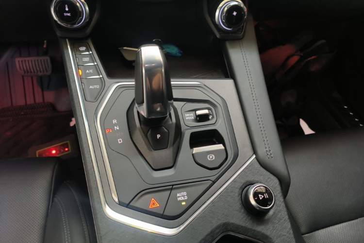 Used Lynk & Co 01 2021 2.0TD Two-Wheel-Drive Pro Trim Gear Lever