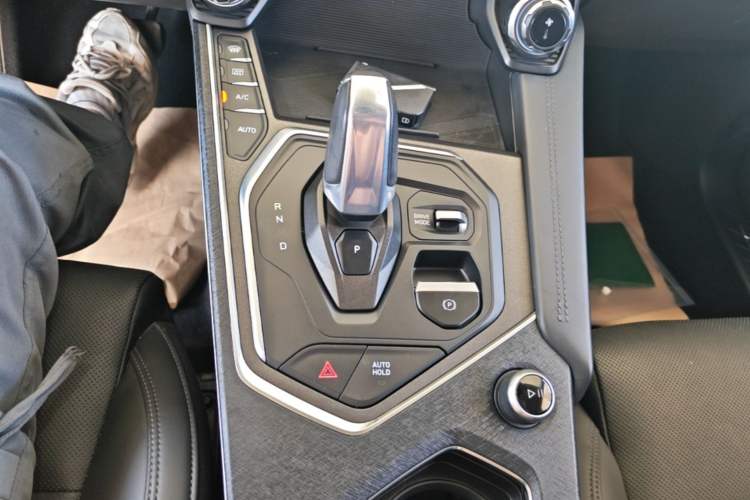 Used Lynk & Co 01 2021 2.0TD Two-Wheel-Drive Pro Trim Gear Lever