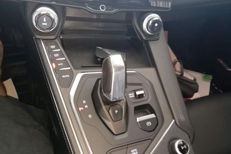 Used Lynk & Co 01 2021 2.0TD Two-Wheel-Drive Pro Trim Gear Lever