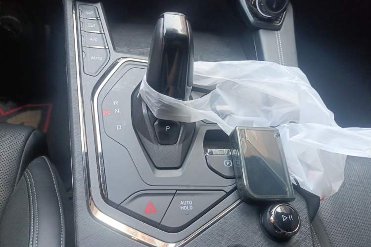 Used Lynk & Co 01 2021 2.0TD Four-Wheel Drive Dark Night Edition Gear Lever