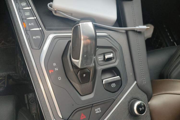 Used Lynk & Co 01 2021 2.0TD Two-Wheel-Drive Pro Trim Gear Lever