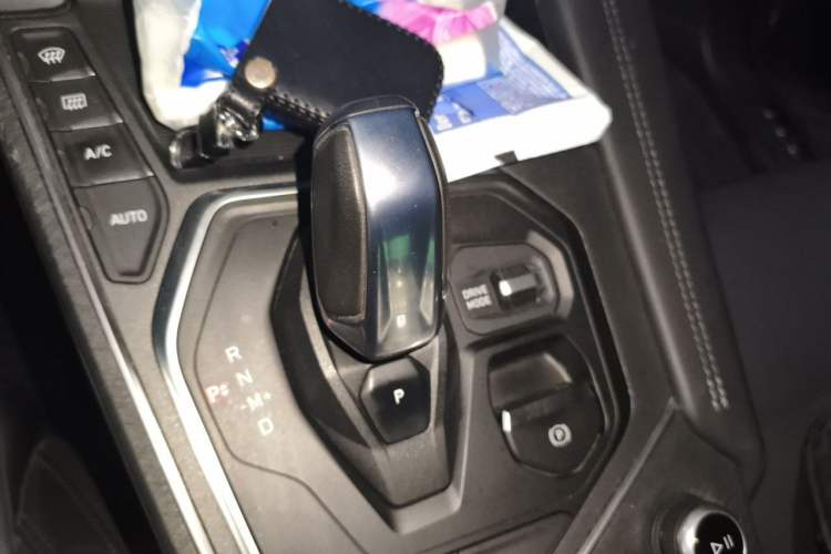 Used Lynk & Co 01 2021 2.0TD Two-Wheel-Drive Pro Trim Gear Lever