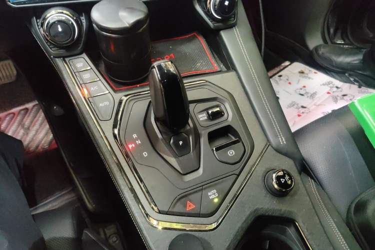 Used Lynk & Co 01 2021 2.0TD Four-Wheel Drive Dark Night Edition Gear Lever