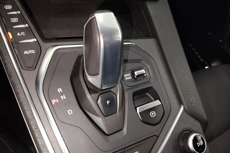 Used Lynk & Co 01 2021 2.0TD Two-Wheel-Drive Pro Trim Gear Lever