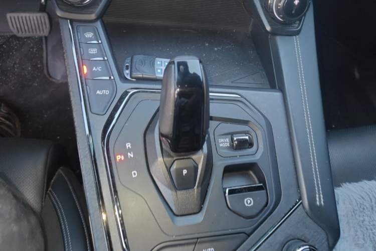 Used Lynk & Co 01 2021 2.0TD Four-Wheel Drive Dark Night Edition Gear Lever