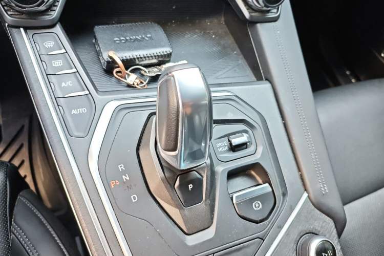 Used Lynk & Co 01 2021 2.0TD Two-Wheel-Drive Pro Trim Gear Lever