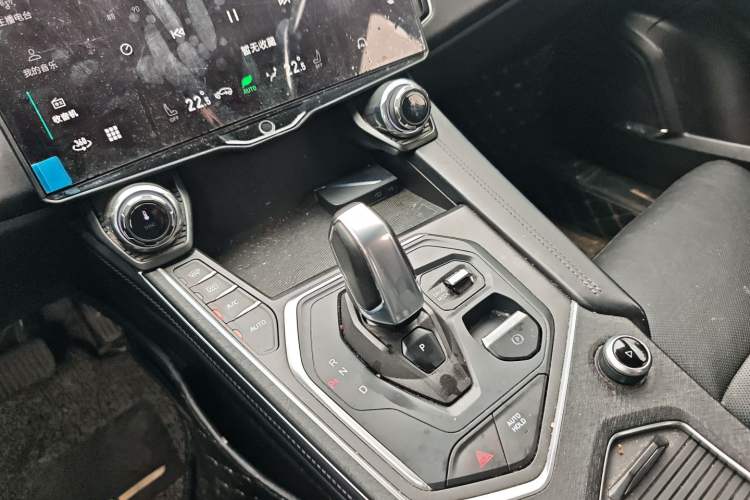 Used Lynk & Co 01 2021 2.0TD Two-Wheel-Drive Pro Trim Gear Lever